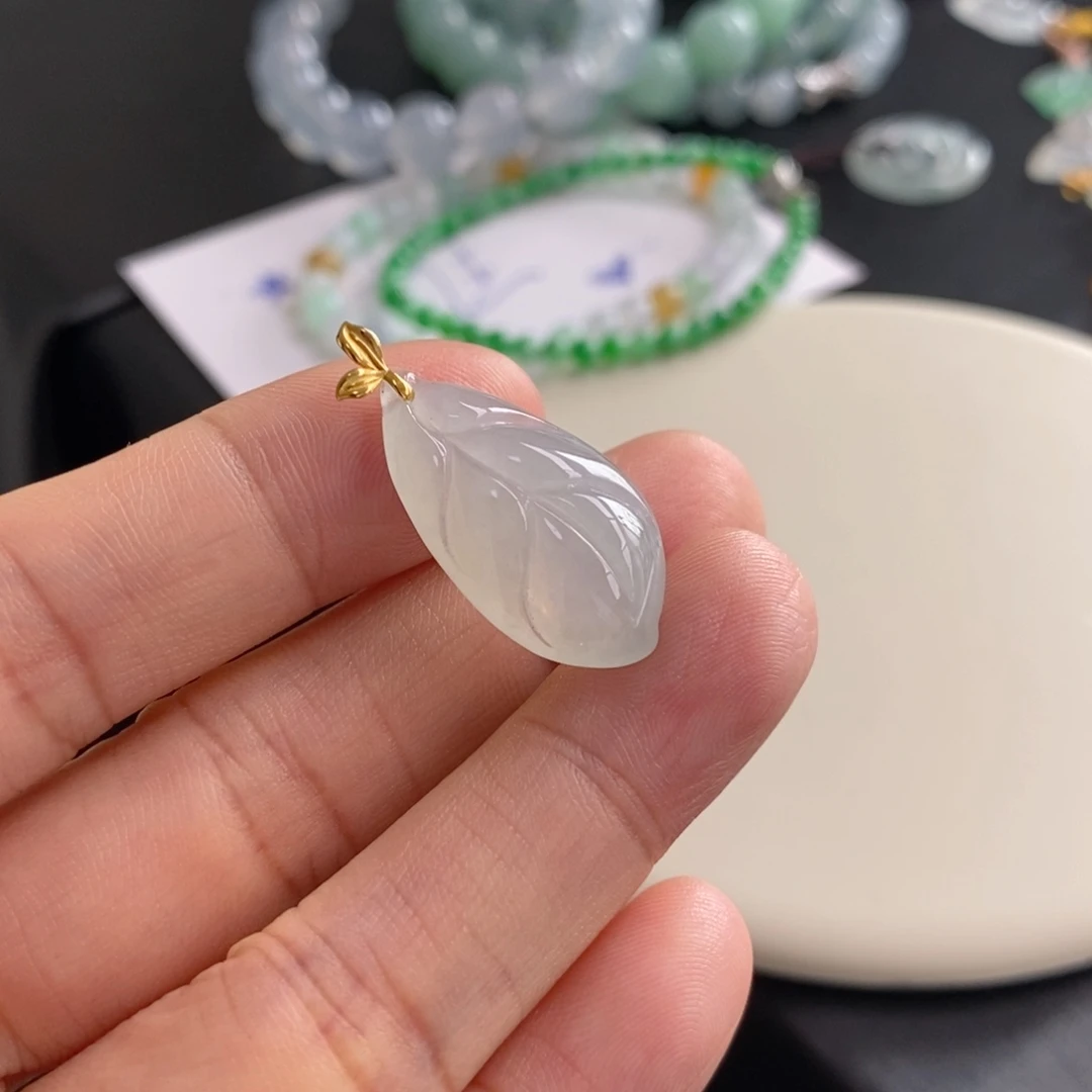 翡翠未镶嵌手链叶子