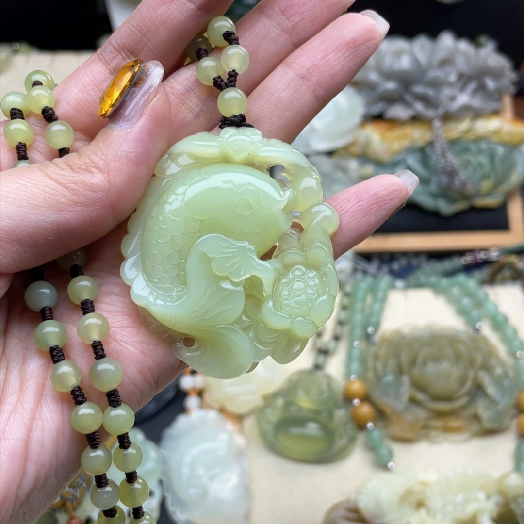 蛇纹石玉颈饰未镶嵌