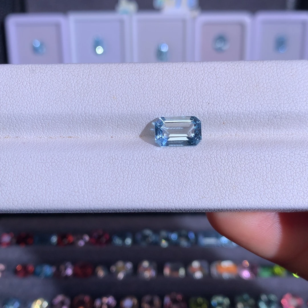 笔搁未镶嵌海蓝宝石2.1ct