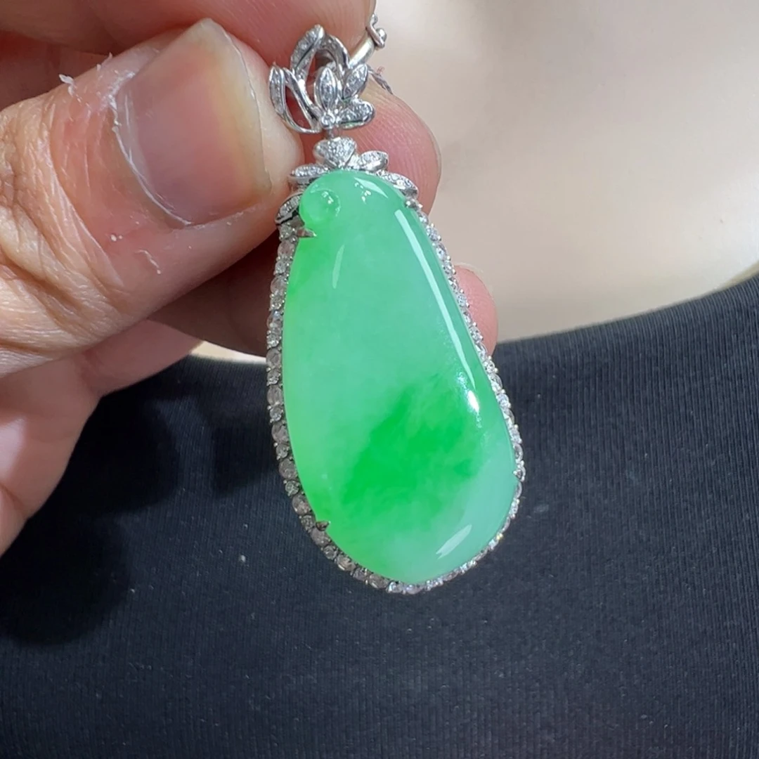 翡翠吊坠(不含链)18K金镶嵌