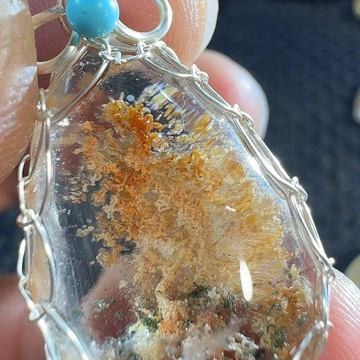 未镶嵌颈饰水晶彼**?