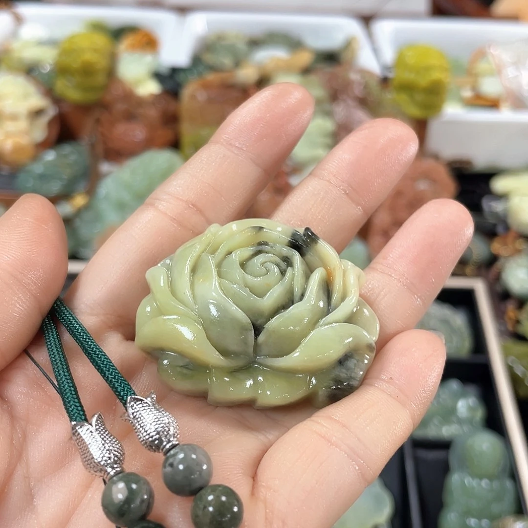 蛇纹石玉颈饰未镶嵌