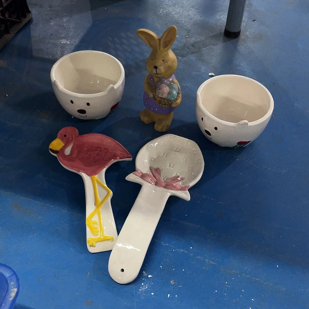 摆件阿**舍   磕碰。 封釉。