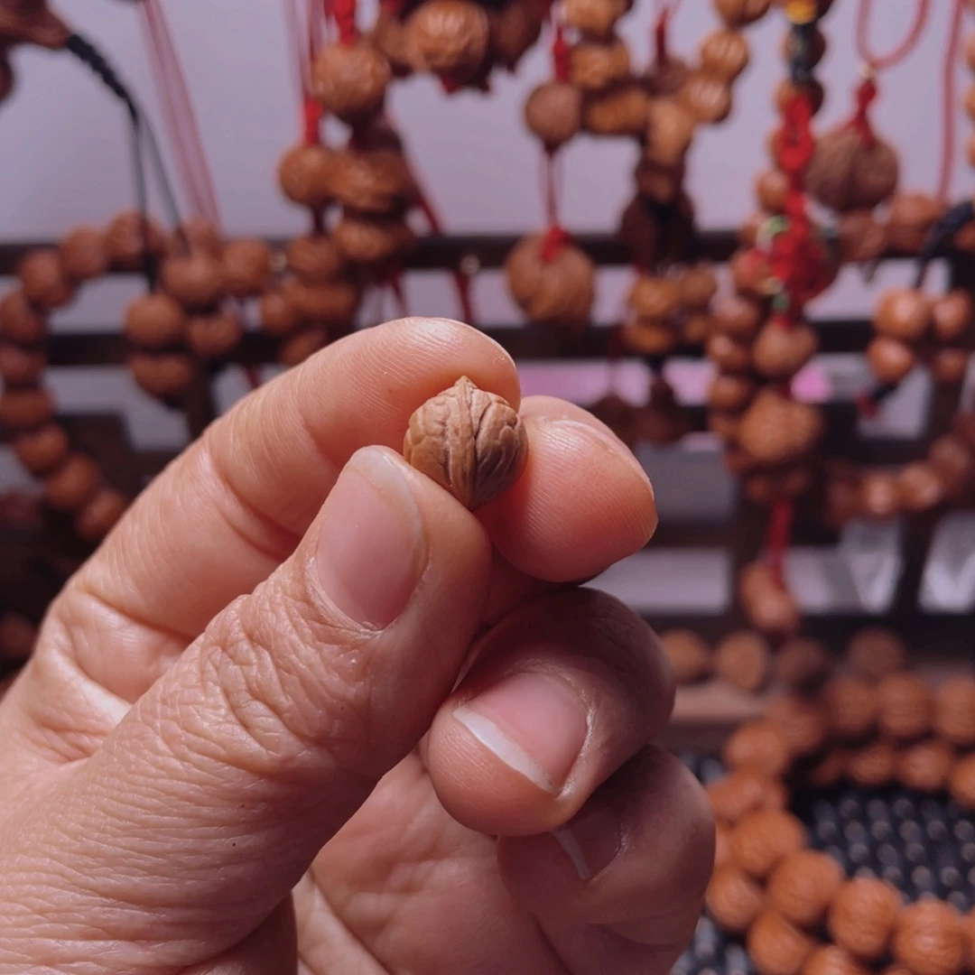 木质类龙纹桃枭手串