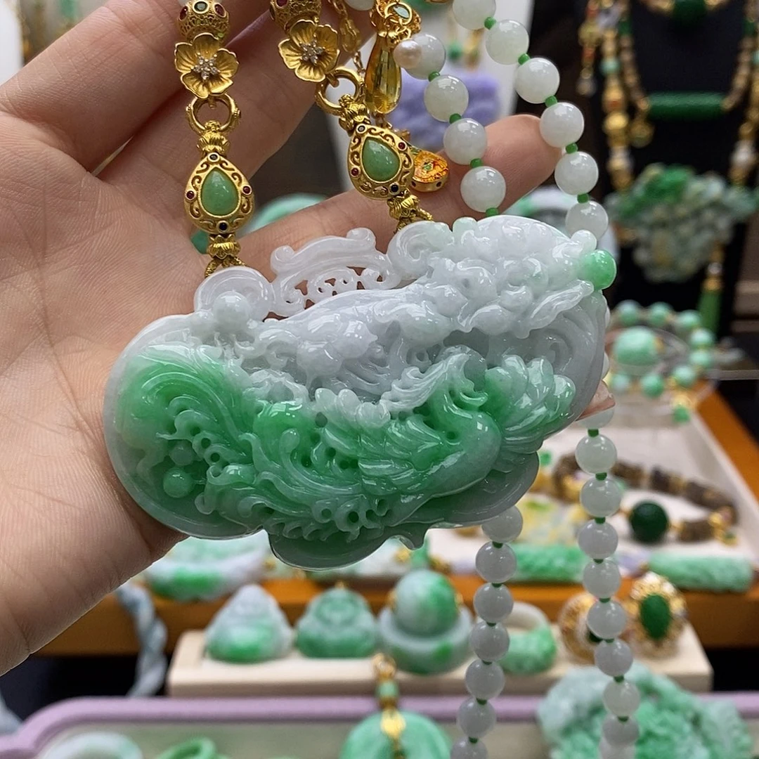 颈饰未镶嵌翡翠天然