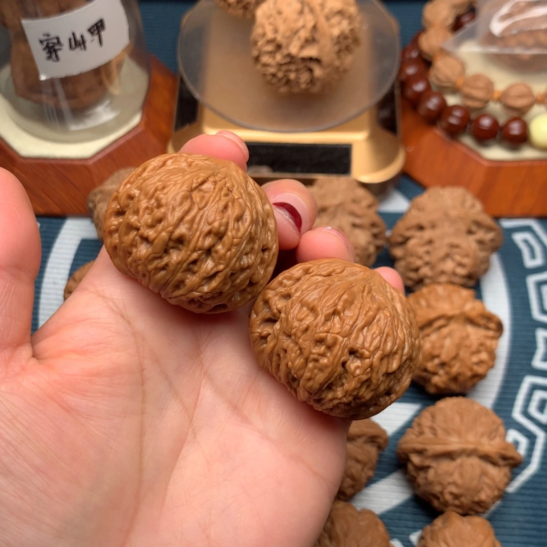 文玩核桃把件40绣球