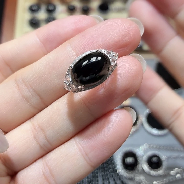 翡翠18K金镶嵌戒指