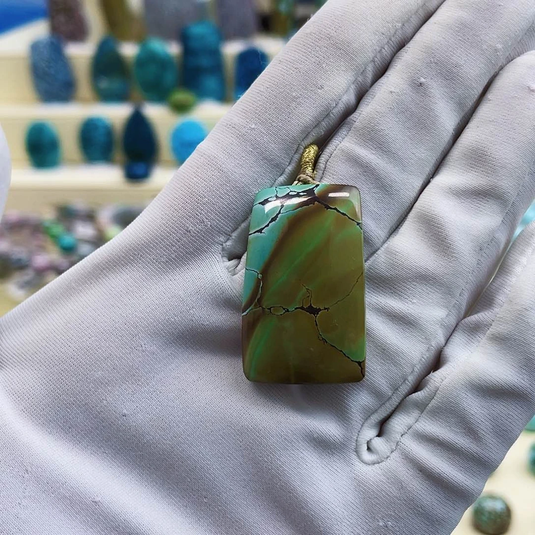 绿松石未镶嵌挂件