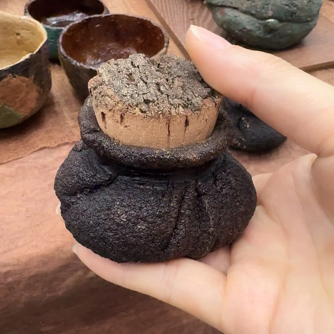 甜**咪手捏柚子茶叶罐。