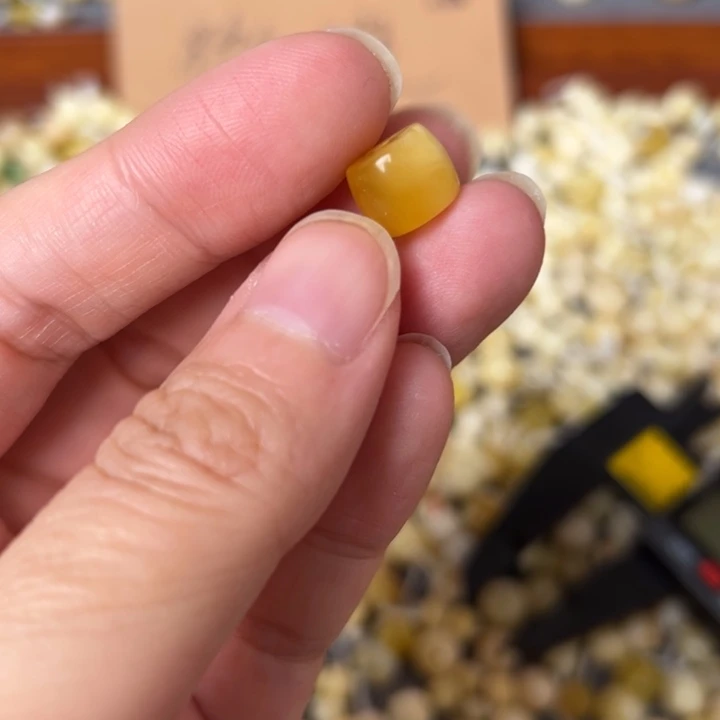 蜜蜡未镶嵌裸石9.5mm一个