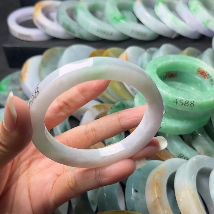 定制翡翠未镶嵌手镯