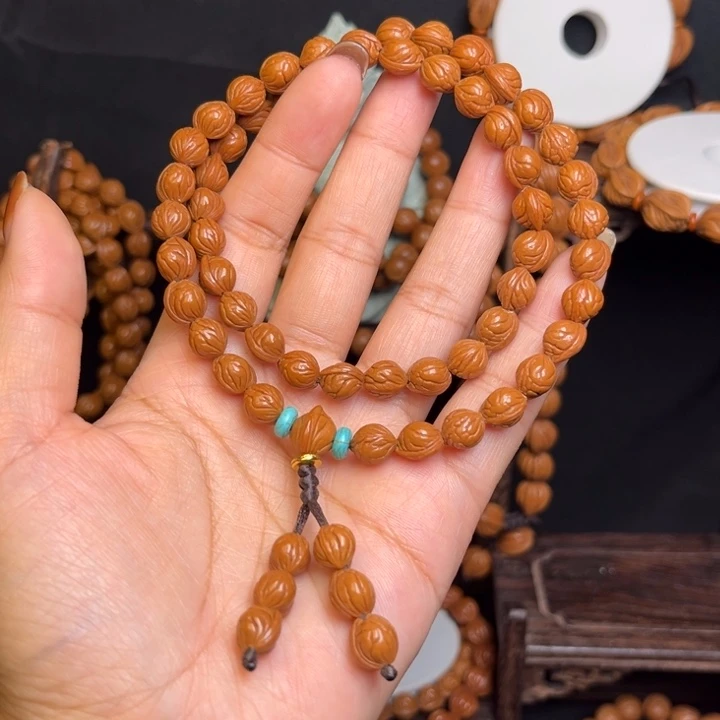 吊坠桃核小龙纹手持