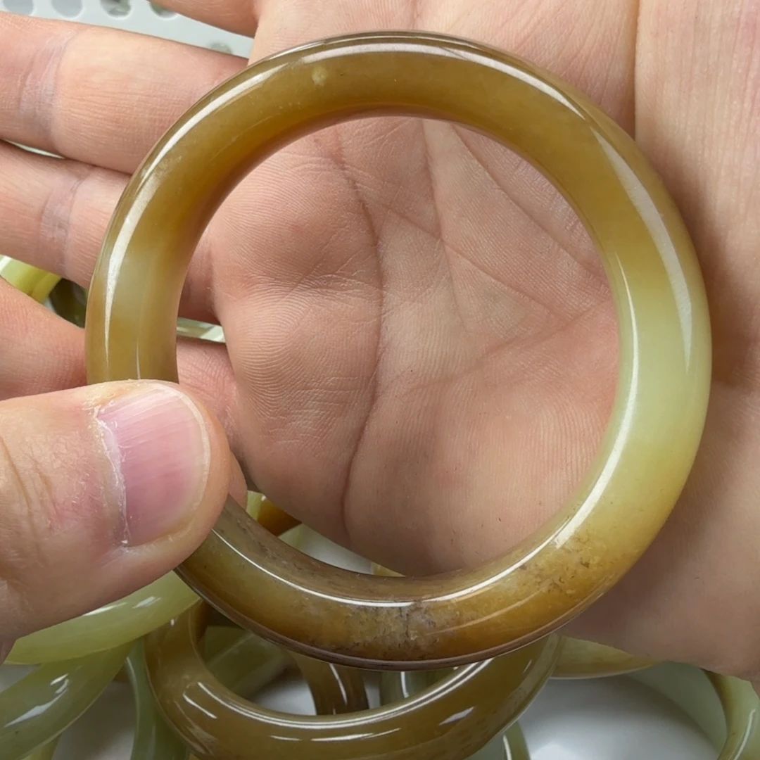 和田玉（糖玉）未镶嵌手镯