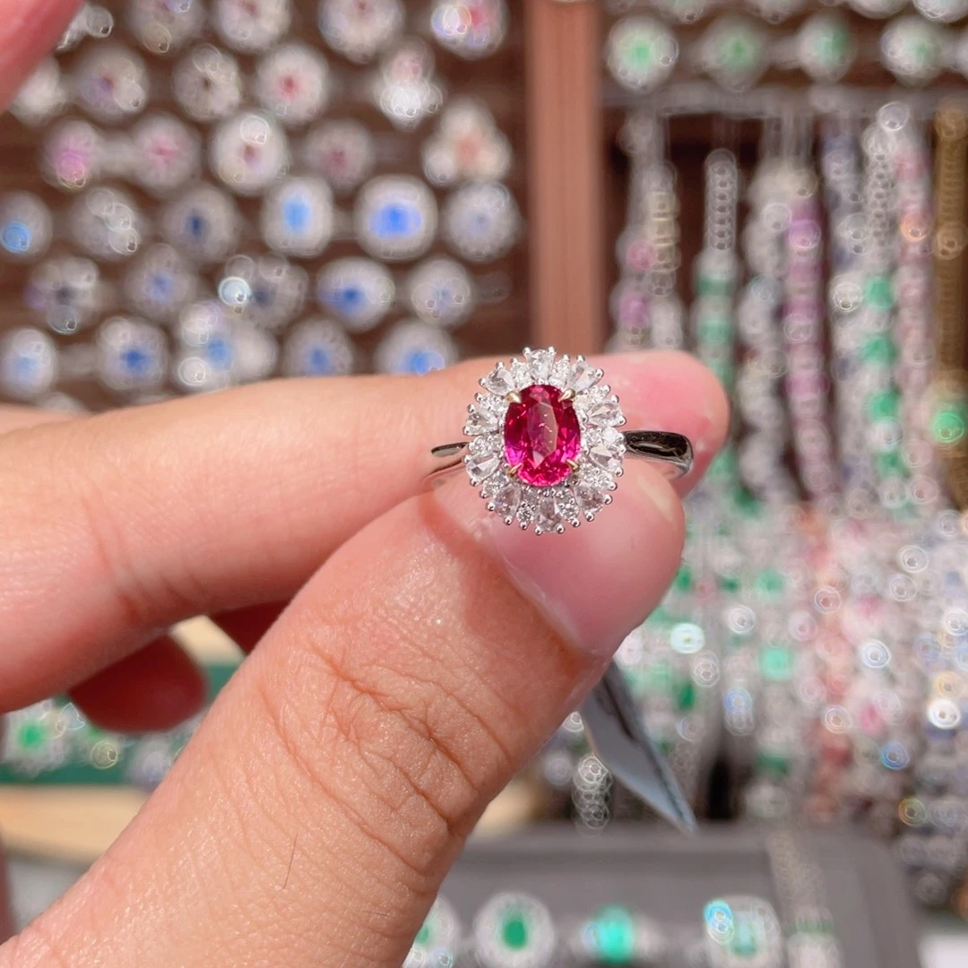 18K金镶嵌戒指红宝石0.83ct 无烧鸽血