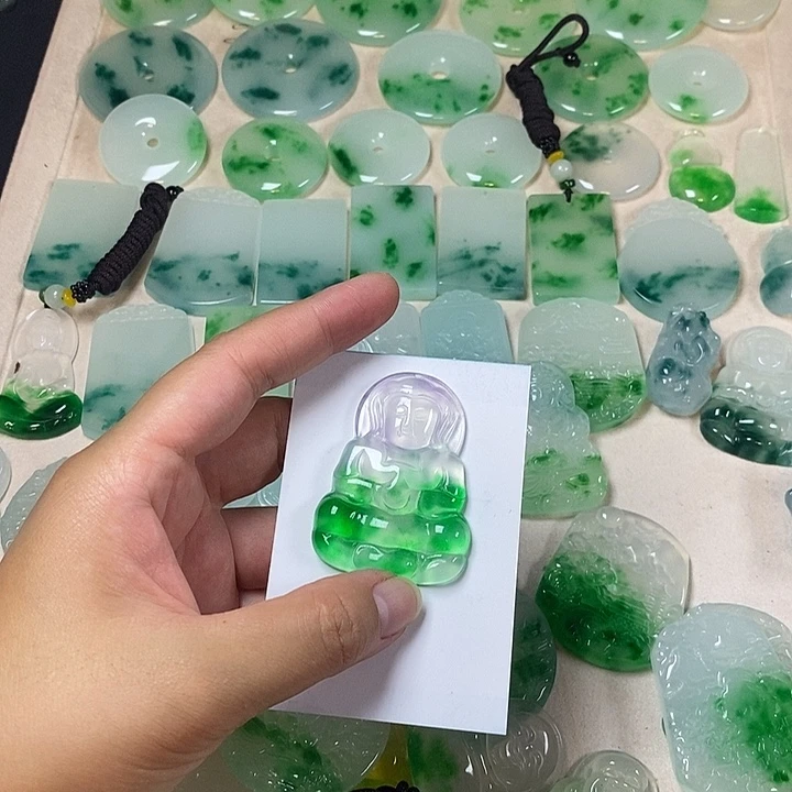 叶***落翡翠未镶嵌颈饰观音
