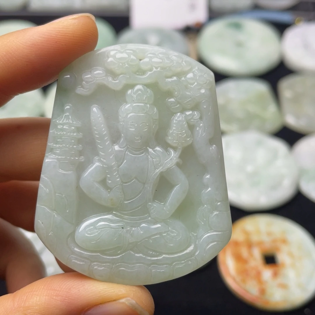 翡翠未镶嵌颈饰守护神