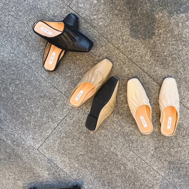 2025新款大牌平底拖鞋鞋面皱皱时尚女拖鞋方头926-12