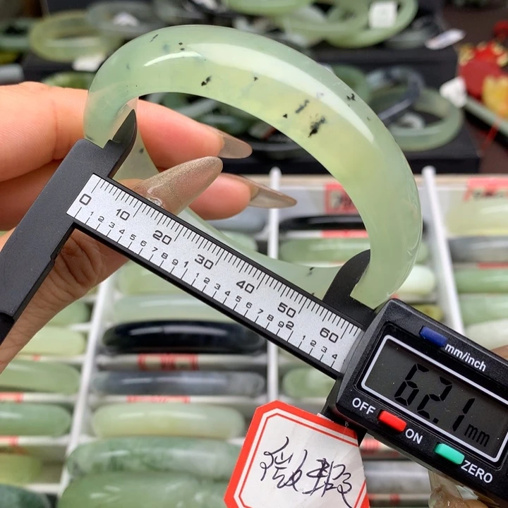 蛇纹石玉未镶嵌手镯784