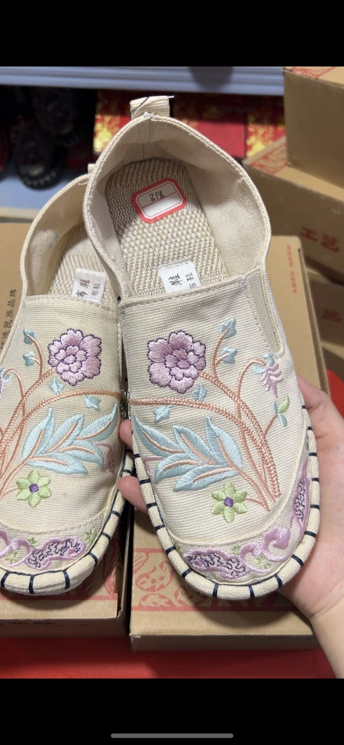 国风诗意刺绣花布鞋