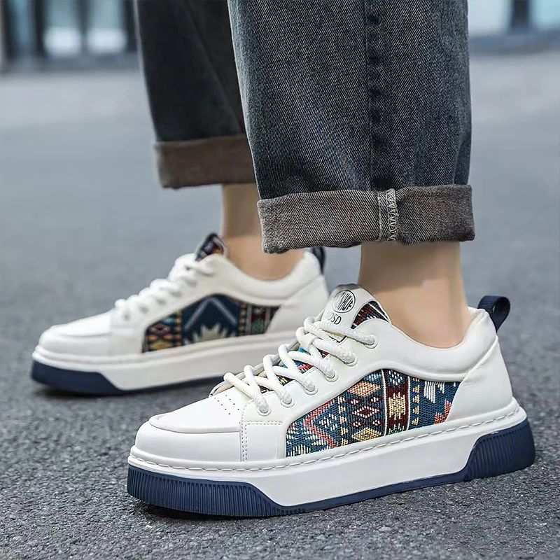 特大码冬季男鞋45加肥加宽男款板鞋46大号拼接刺绣厚底男休闲鞋47