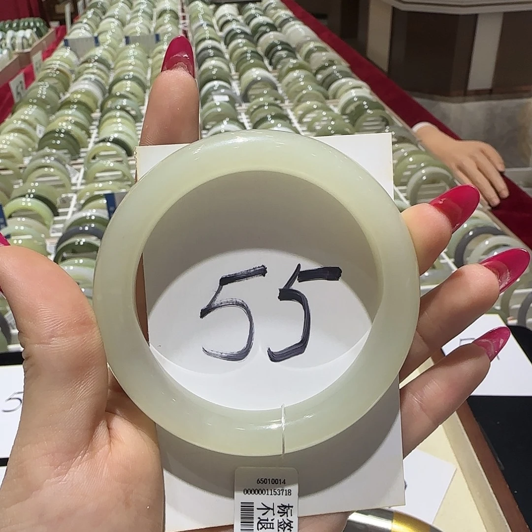 小***嘻和田玉未镶嵌手镯818