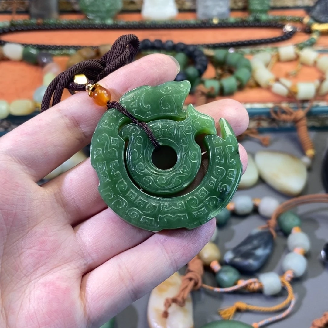 和田玉未镶嵌颈饰帅*