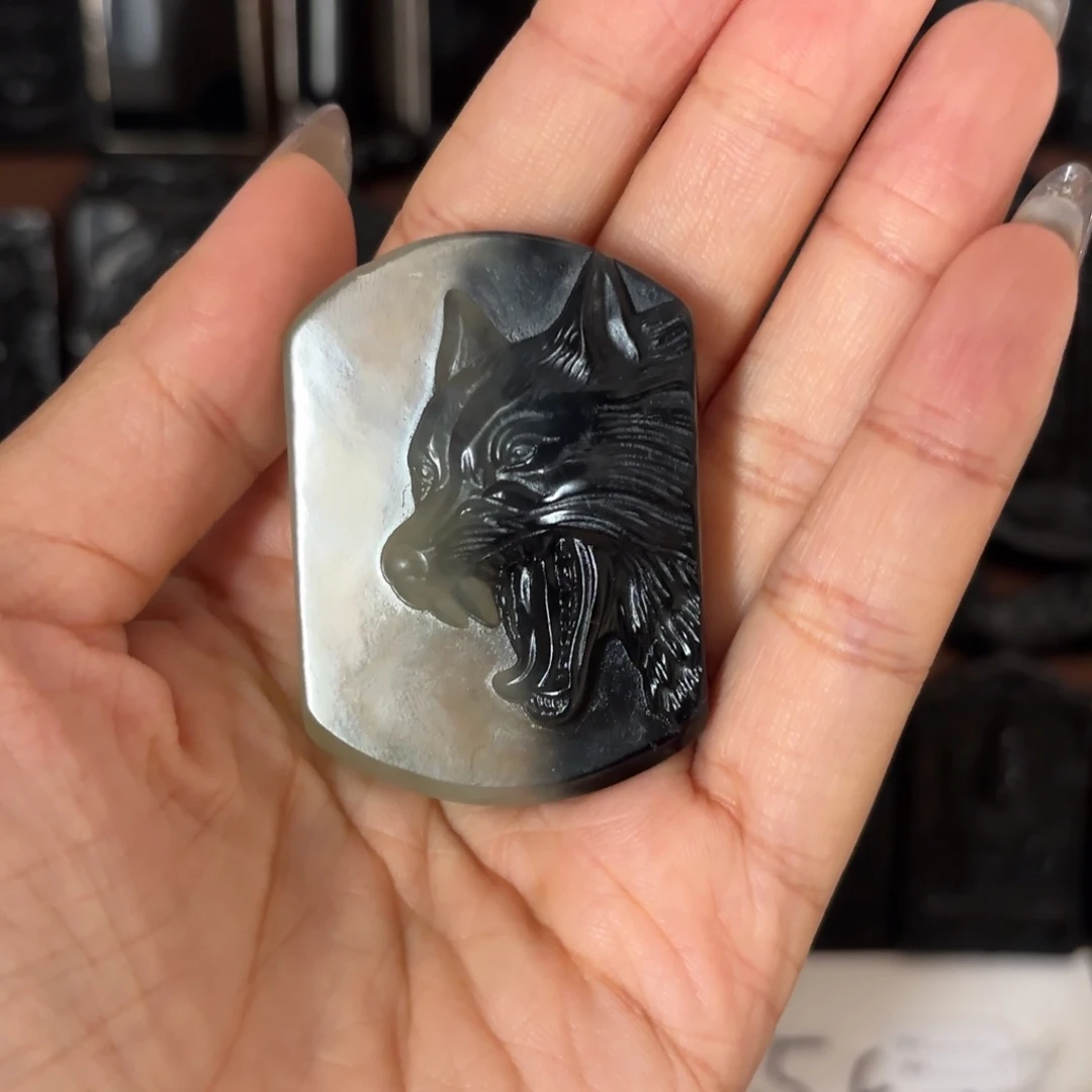 未镶嵌蛇纹石玉颈饰