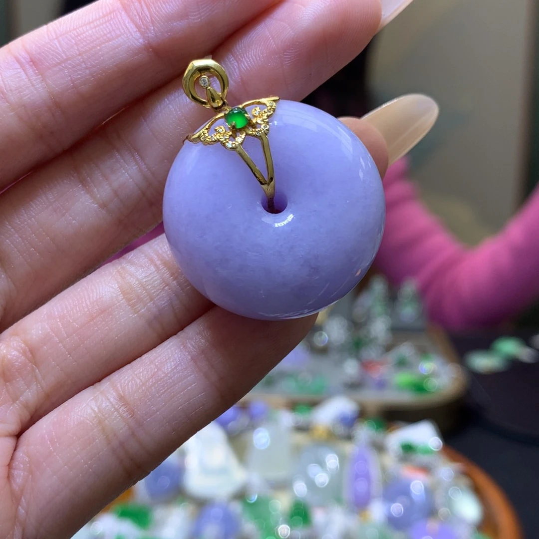 颈饰18K金镶嵌翡翠