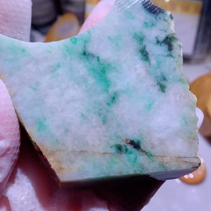 翡翠未镶嵌颈饰边角料