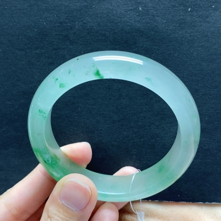 未镶嵌手镯石英质玉