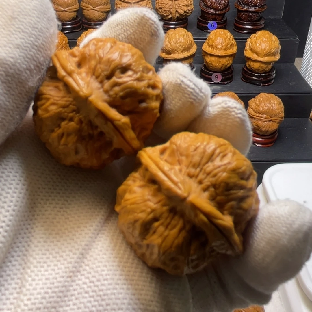 付***人把件文玩核桃Y53绣球