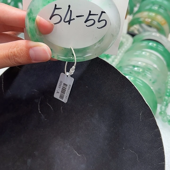 未镶嵌手镯石英质玉（非洲翠）