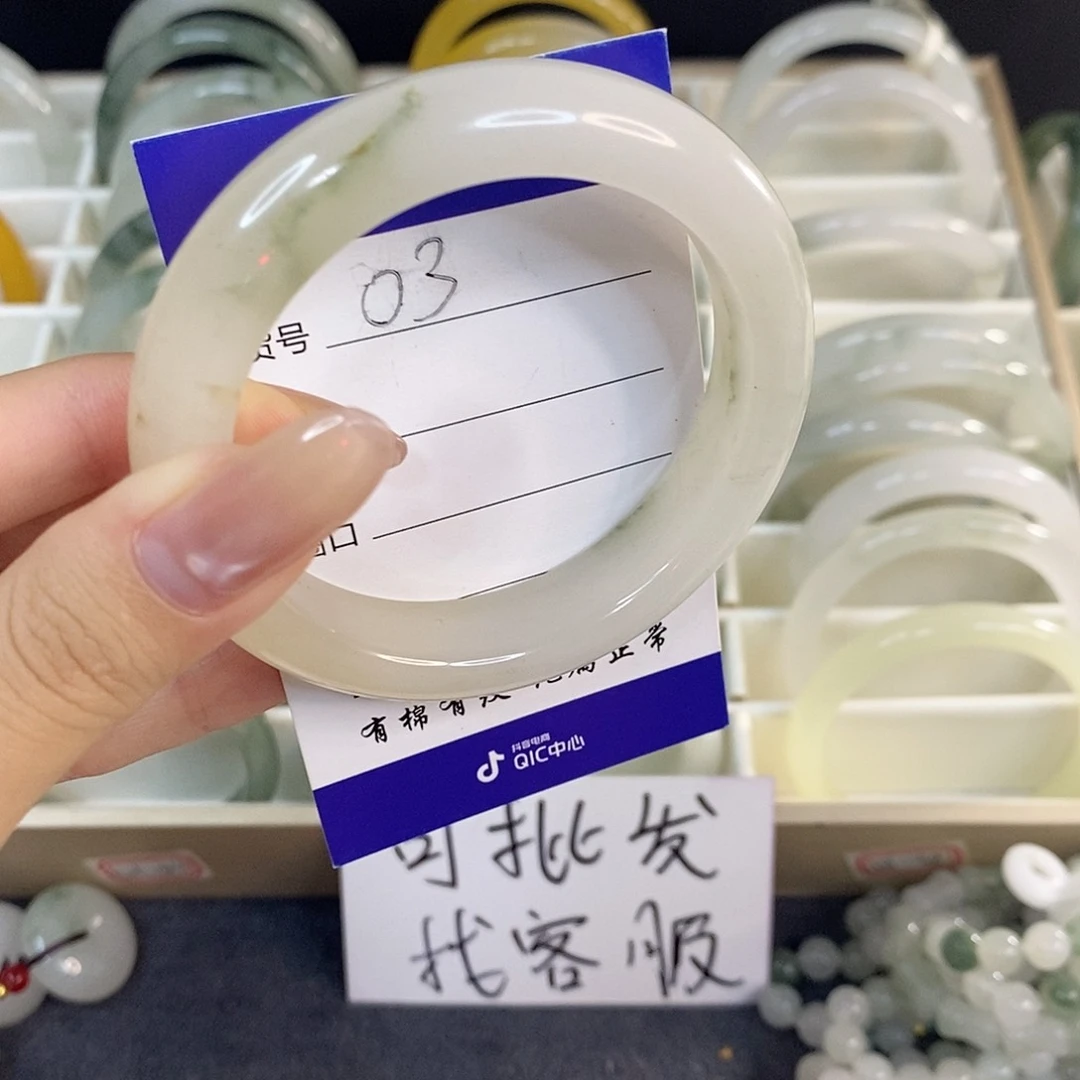 未镶嵌手镯石英质玉