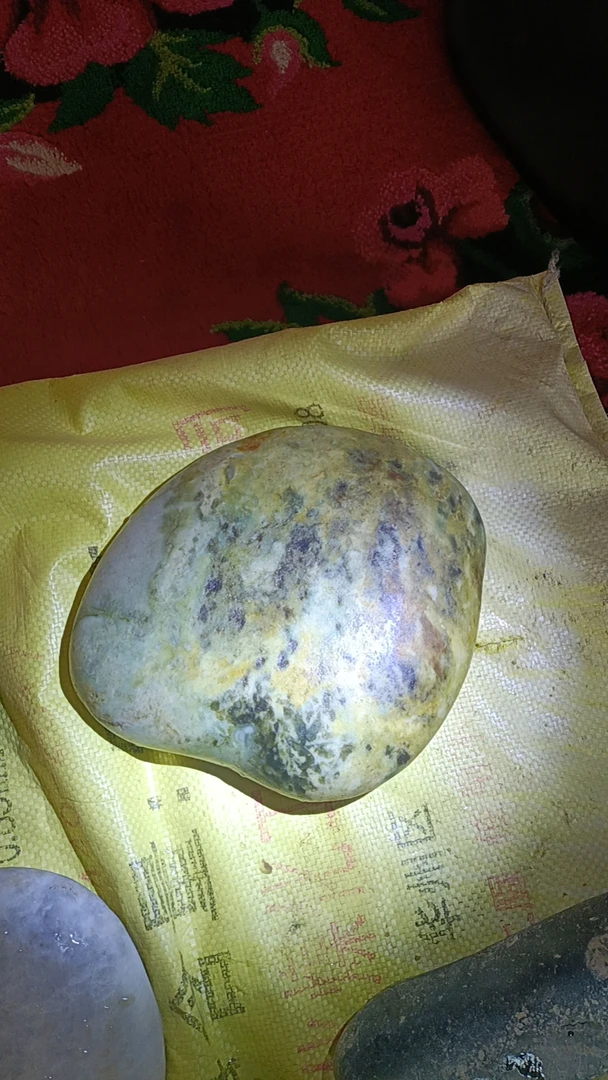 原石天然收藏级玉石330克