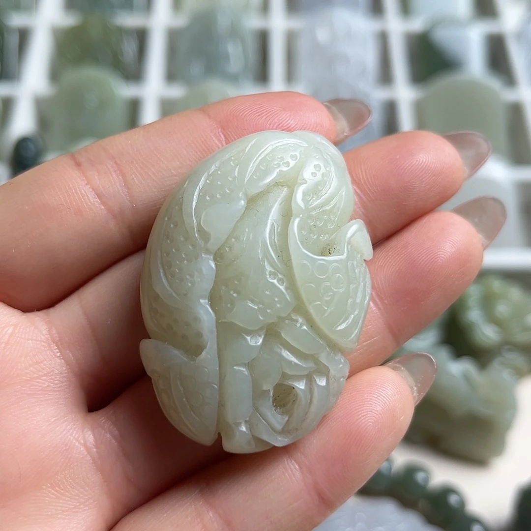 和田玉未镶嵌把件