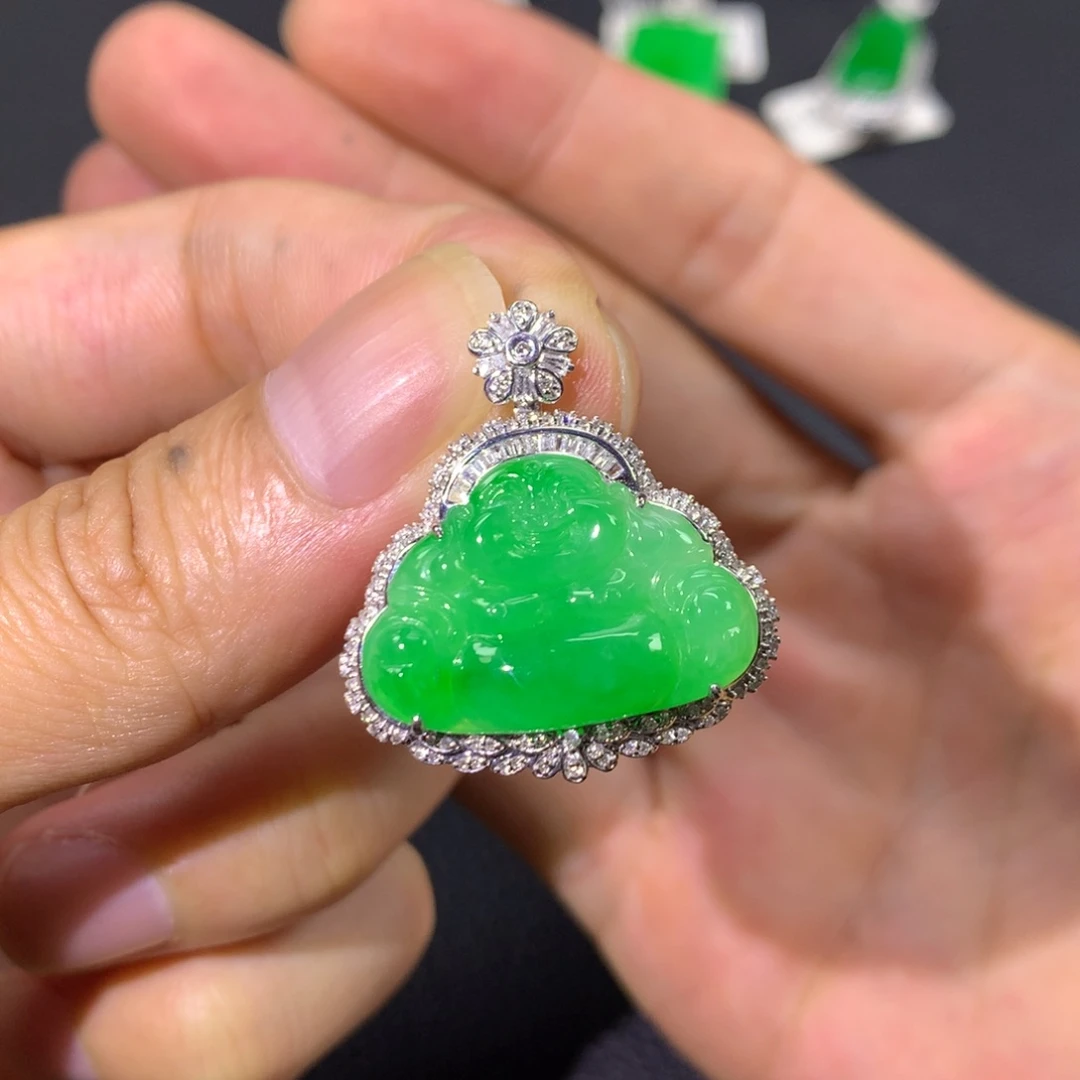 翡翠18K金镶嵌颈饰翡翠