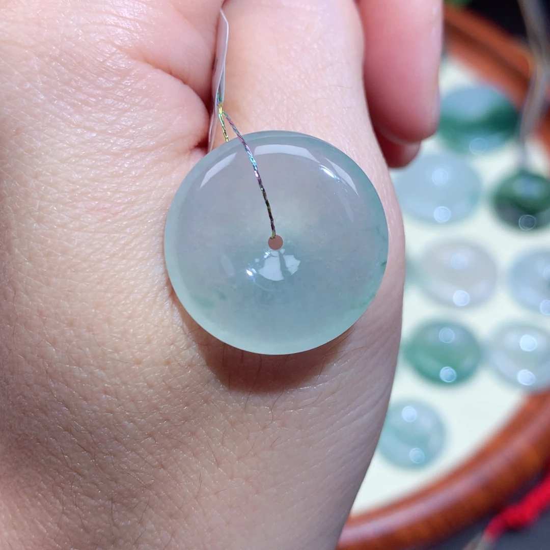 小***爱翡翠未镶嵌颈饰翡翠吊坠