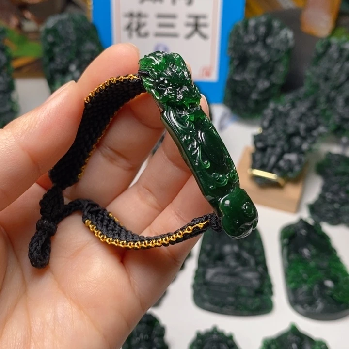 定制翡翠未镶嵌手牌