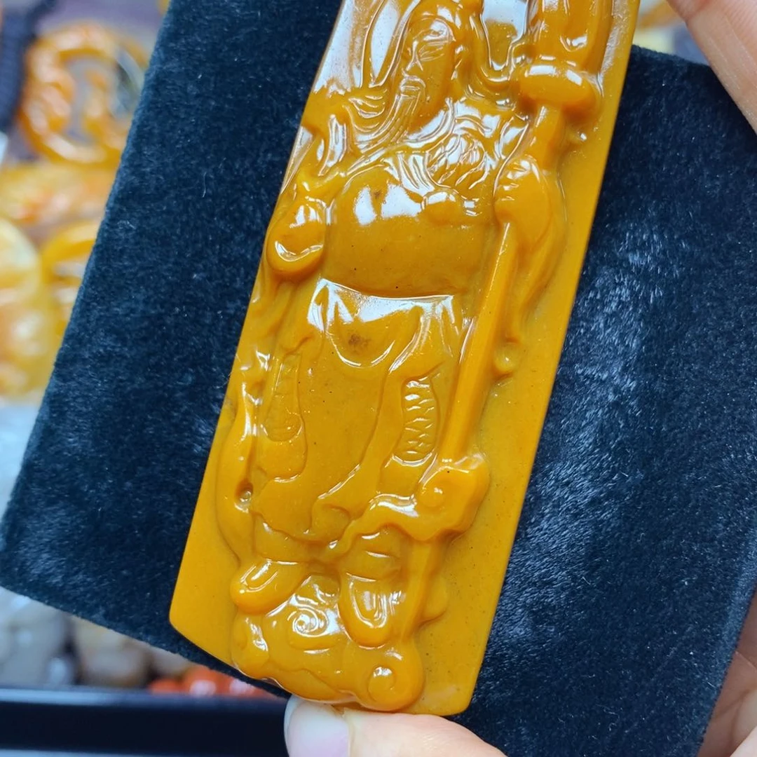 未镶嵌石英质玉（黄龙玉）颈饰