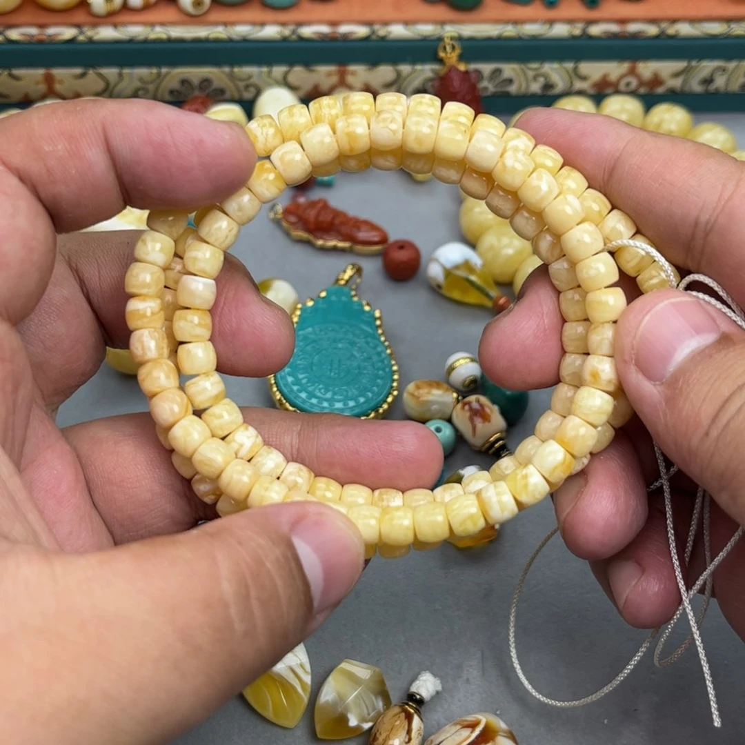 未镶嵌琥珀珠宝奇石76