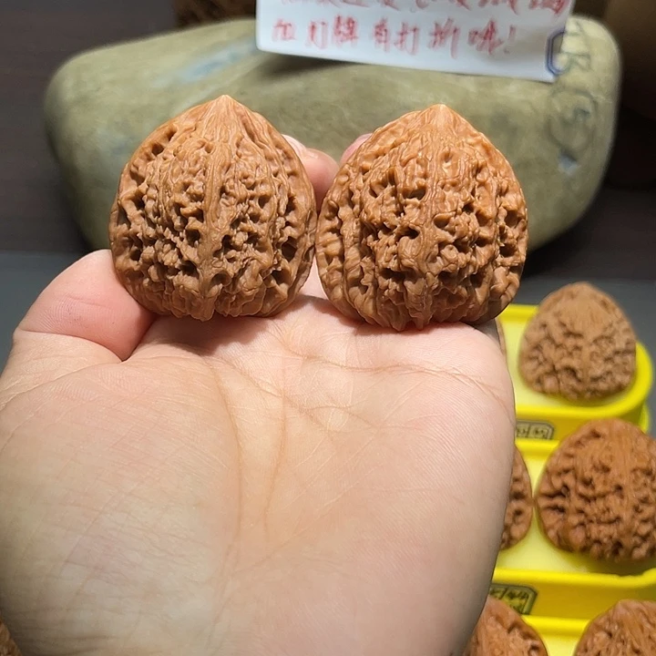 文玩核桃把件8号，42尺全品三角疆