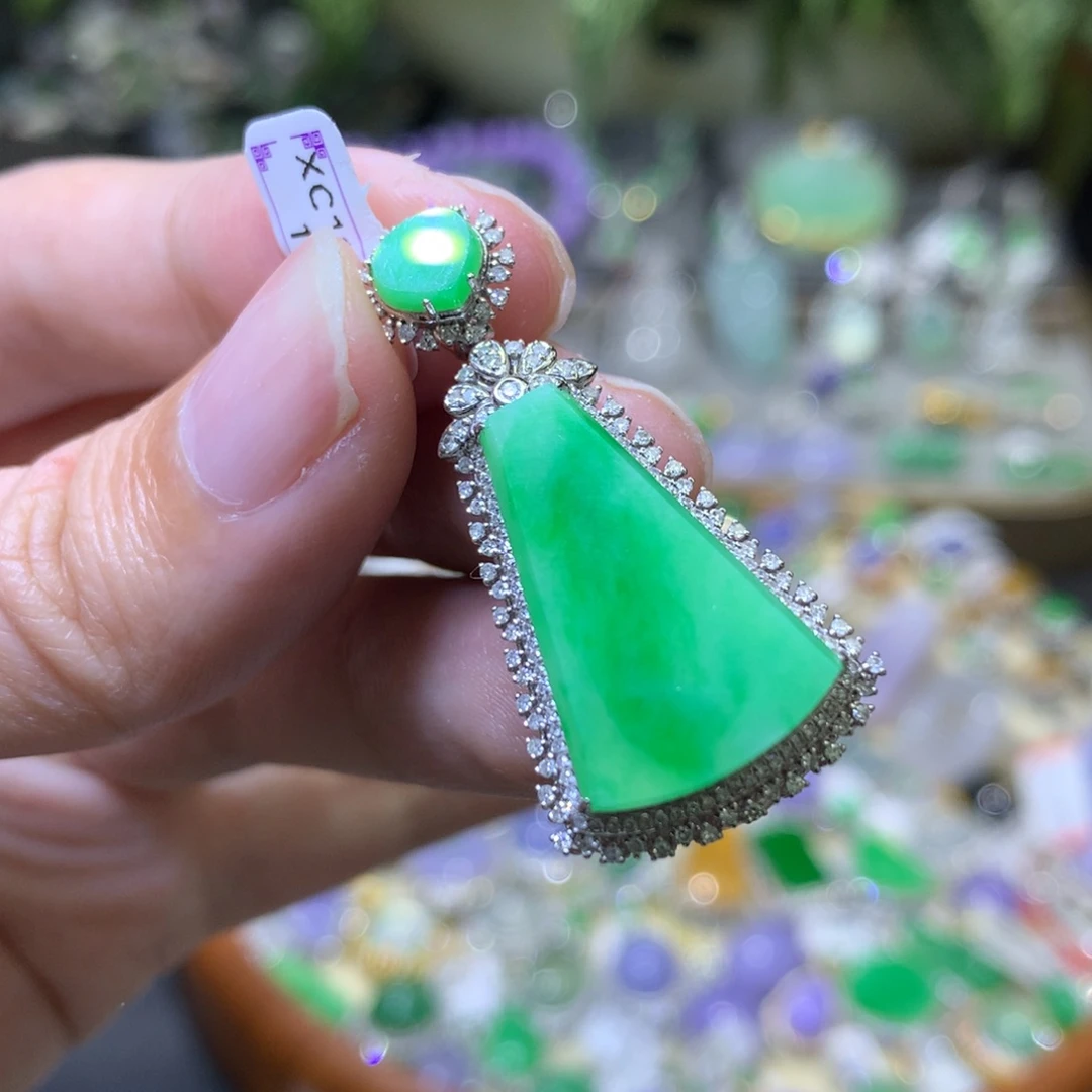 颈饰18K金镶嵌翡翠