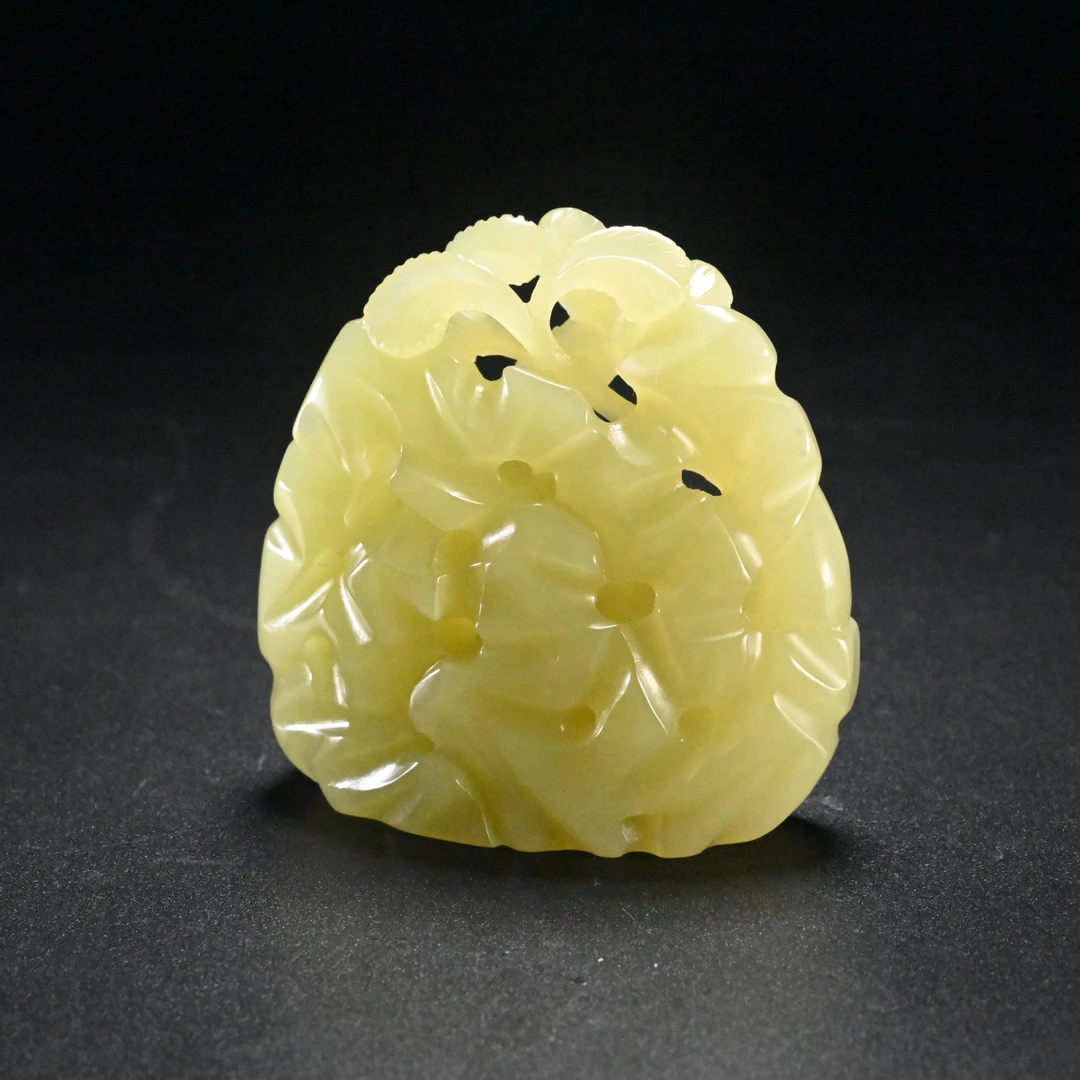 Lot8811 2509220122和田玉黄玉秋山虎摆件/保利