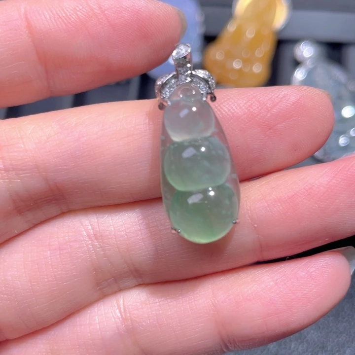 颈饰18K金镶嵌翡翠翡翠