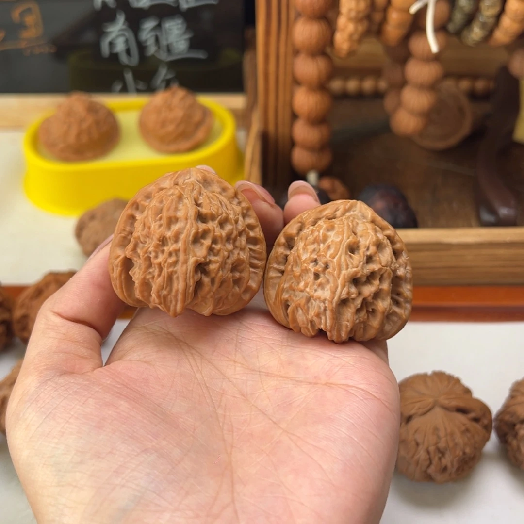 葫芦文玩核桃三角白全品40