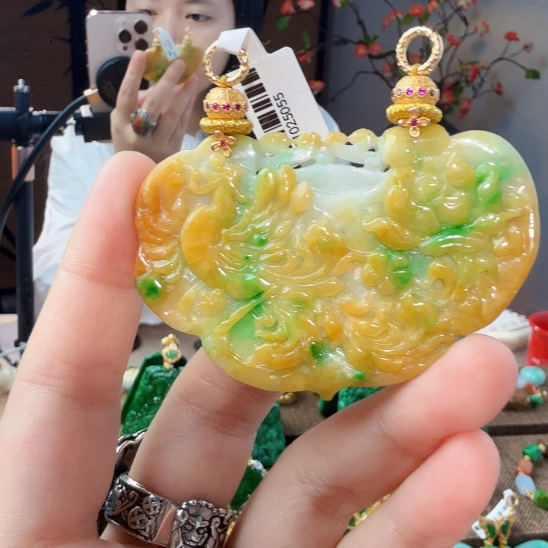 翡翠未镶嵌吊坠(赠链)