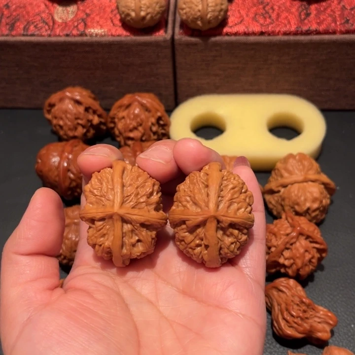 C***文玩核桃吊坠玉玺四棱