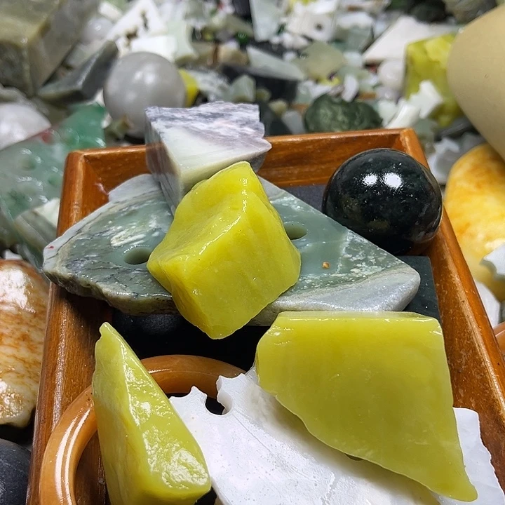 和田玉未镶嵌珠宝奇石飞***花