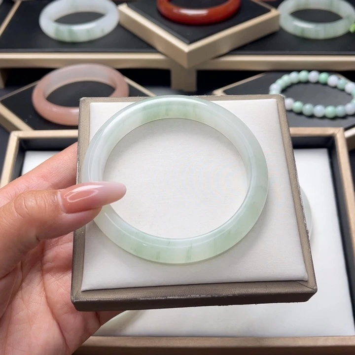 石英质玉手镯未镶嵌雾*海