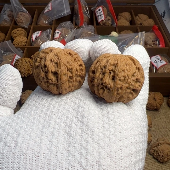 1***g文玩核桃吊坠磨盘福袋